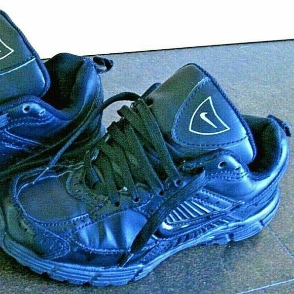 Nike Sneakers Lace Up Kids Shoes Black Trainer Youth Size 11.5 C Low Top Sports - Picture 5 of 16